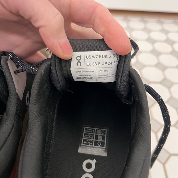 On Women's Cloudrunner 2 Waterproof - Picture 9 of 9